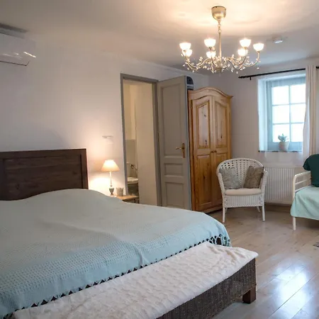 Ombak - Delfineshaz Apartment *