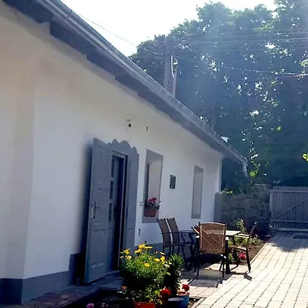 Ombak - Delfineshaz Apartment